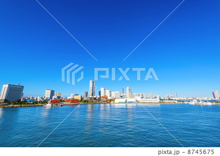 横浜みなとみらい21の全景(横浜市中区、横浜港大さん橋より) 横浜みなとみらい21の全景(横浜市中区、横浜港大さん橋より) 8745675