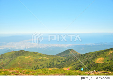 秋の八甲田山山頂より陸奥湾 8752286