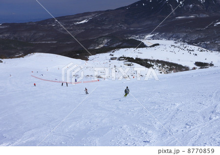 蓼科山と車山スキー場 8770859