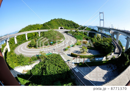 来島海峡大橋へのスロープ 8771370