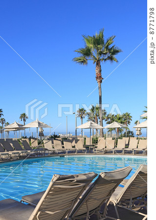 リゾートホテルのプール 8771798