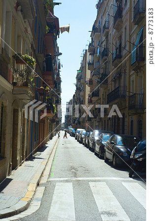 Sreet in old quarter of Barcelona 8773183