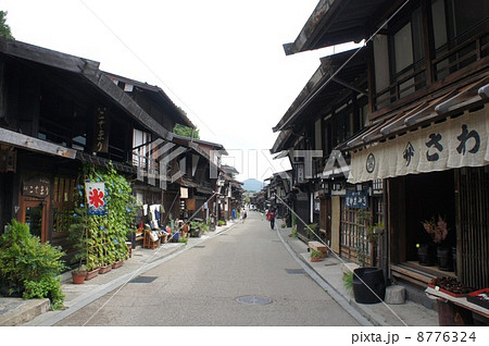 時代劇のような街並み　奈良井宿 8776324
