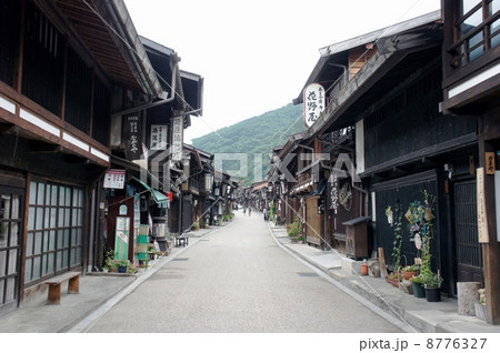 時代劇のような街並み　奈良井宿 8776327