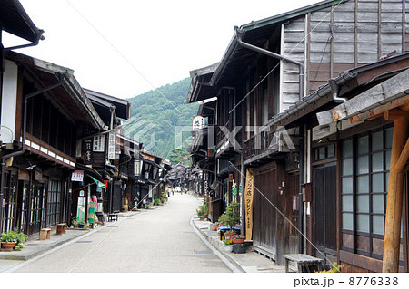 時代劇のような街並み　奈良井宿 8776338