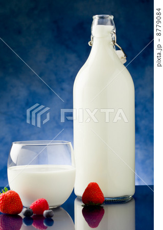 Milk with berries Milk with berries 8779084