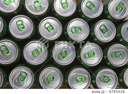 Aluminum cans  with keys close-up 8785026