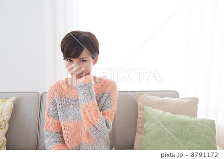 睨む女性 睨む女性 8791172