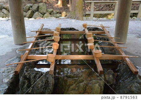 伊勢神宮 内宮 手水舎 伊勢神宮 内宮 手水舎 8791563