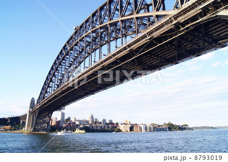 シドニー湾とハーバーブリッジ 8793019