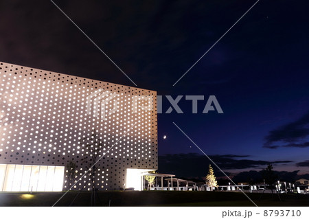 金沢海みらい図書館(夜景) 金沢海みらい図書館(夜景) 8793710