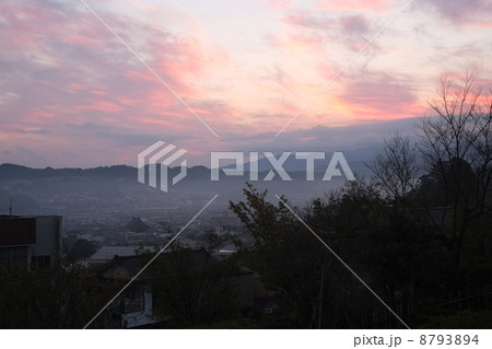 兼六園から望む金沢の朝 兼六園から望む金沢の朝 8793894