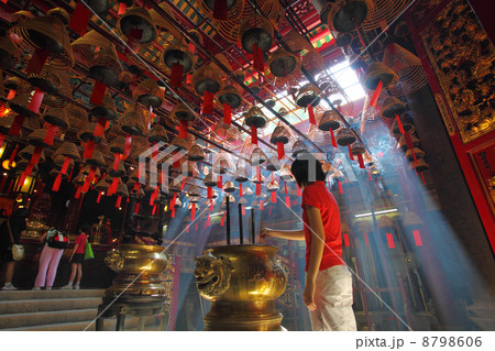 HONG KONG - 26 Jul, Man Mo temple in Hong Kong with many incense HONG KONG - 26 Jul, Man Mo temple in Hong Kong with many incense 8798606