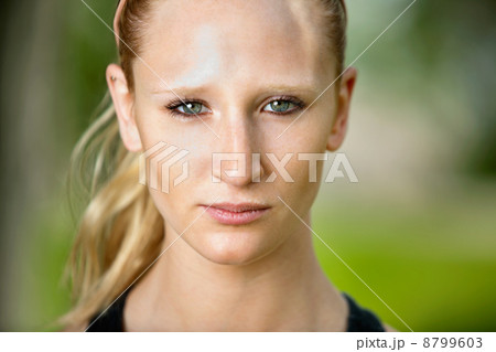 Close-up portrait of a young woman Close-up portrait of a young woman 8799603