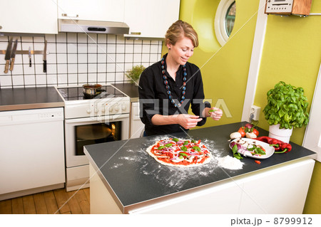 Young Female Making Pizza Young Female Making Pizza 8799912