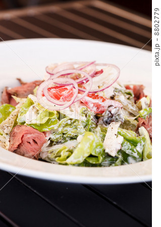 salad with beef 8802779