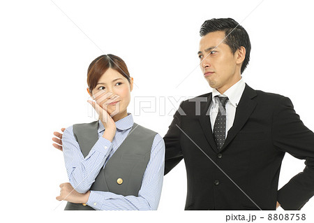 喧嘩をする２人 8808758