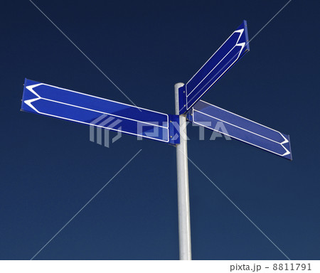 Blank signpost with six arrows 8811791