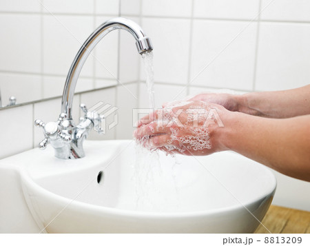 Washing hands 8813209