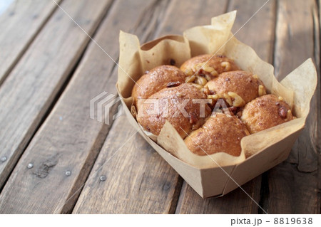 紙型で焼いた黒糖と胡桃のちぎりパン 紙型で焼いた黒糖と胡桃のちぎりパン 8819638