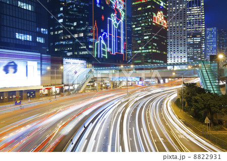 Traffic in Hong Kong at night 8822931