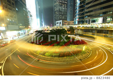 Roundabout traffic in Hong Kong at night 8823480