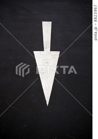 Move forward sign 8823967