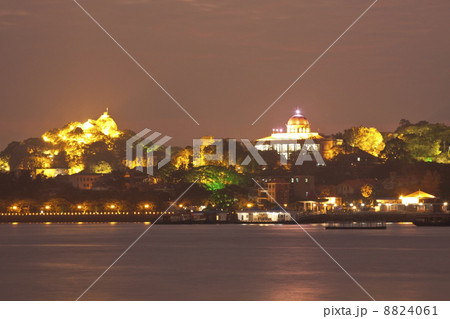 Gulangyu Island at sunset from Xiamen downtown 8824061