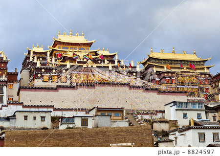 Ganden Sumtseling Monastery in Shangrila, Yunnan, China. Ganden Sumtseling Monastery in Shangrila, Yunnan, China. 8824597