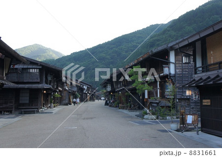時代劇のような街並み　奈良井宿 8831661