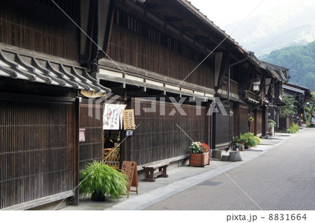 時代劇のような街並み　奈良井宿 8831664