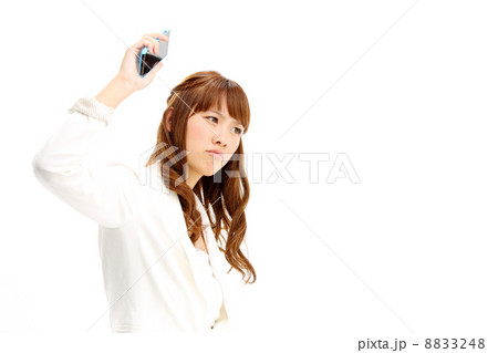 スマートフォンを持つ女の子 スマートフォンを持つ女の子 8833248