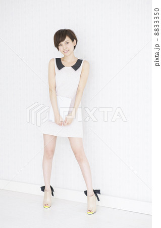 若い女性 8833350