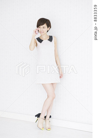 若い女性 若い女性 8833359