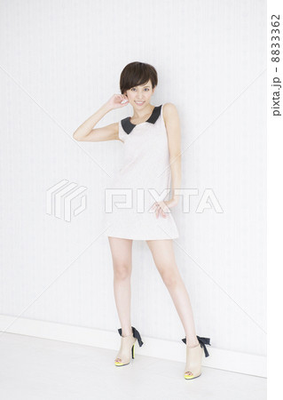 若い女性 若い女性 8833362