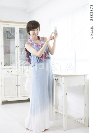 若い女性 若い女性 8833373