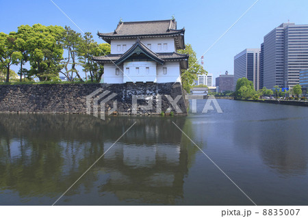 東京都・皇居巽櫓と丸の内ビル街 東京都・皇居巽櫓と丸の内ビル街 8835007