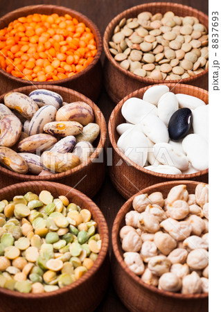 Types of beans 8837693