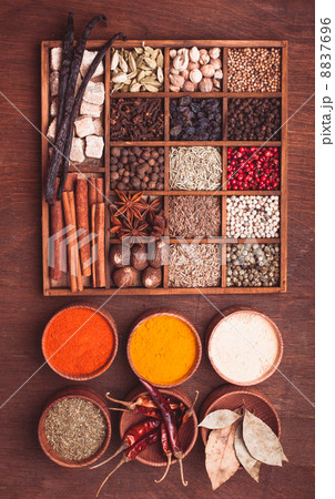 Spice set 8837696