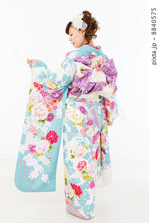 振袖の女性 振袖の女性 8840575