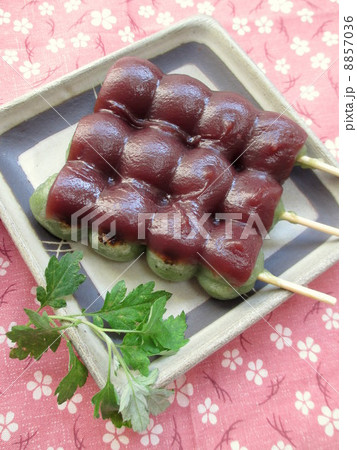 ヨモギとよもぎだんご 8857036