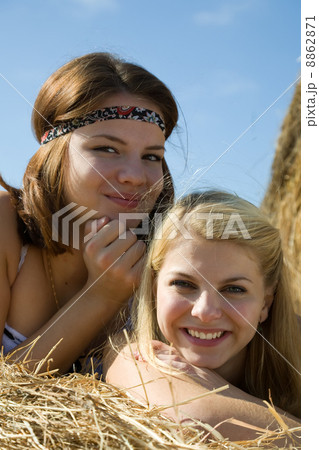 Happy girls Happy girls 8862871