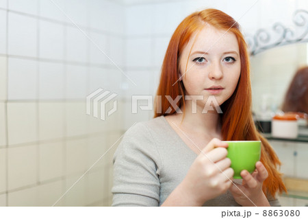 teenage girl gargling throat teenage girl gargling throat 8863080