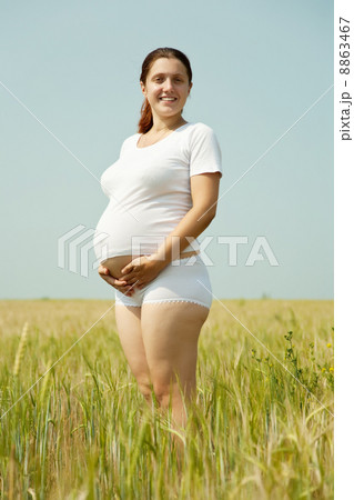 Portrait of pregnant woman 8863467