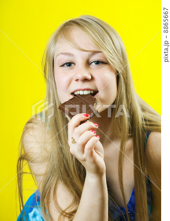 girl eating chocolate 8865667