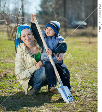 woman and boy working with spade 8868498