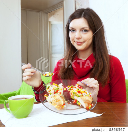 girl shared lunch for two parts 8868567