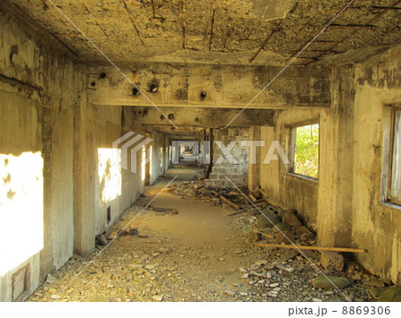 松尾鉱山　廃アパートの廊下 8869306