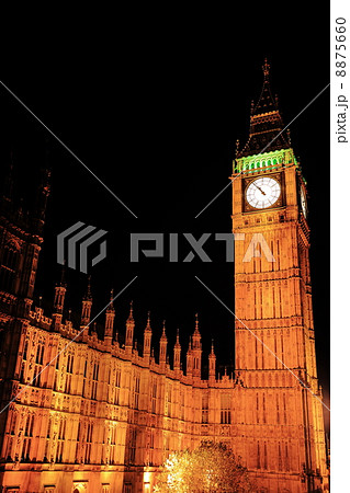 ウエストミンスター宮殿の夜景 8875660