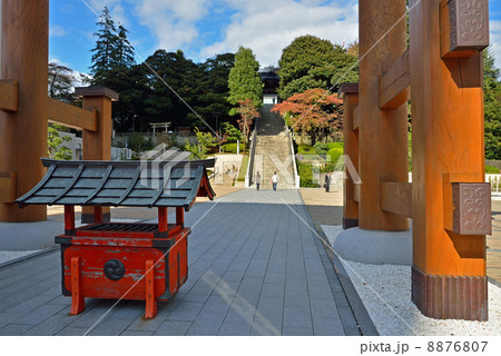 宇都宮散歩・鳥居と石段 二荒山神社 宇都宮散歩・鳥居と石段 二荒山神社 8876807